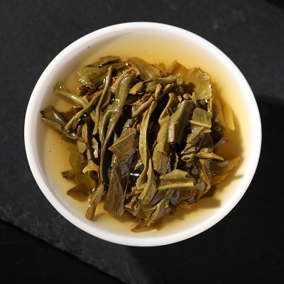 云南普洱茶 易武古树 早春 357g七子饼普洱生饼  生茶饼 兰花香