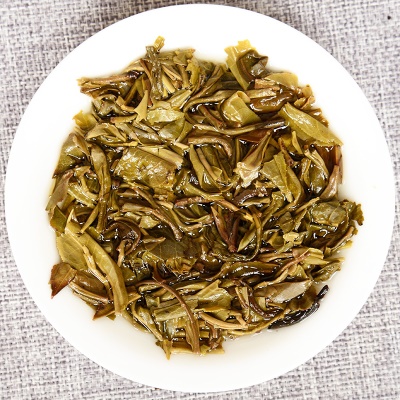 普洱生茶饼 早春春茶100克百龄金芽生茶 云南茶叶 不是老班章