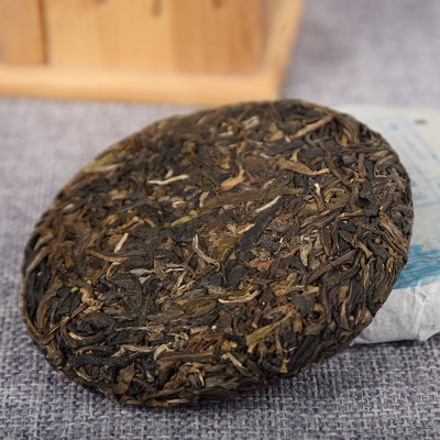 云南普洱茶生茶100克/饼春茶生茶饼饼茶易武弯弓普洱生茶茶叶