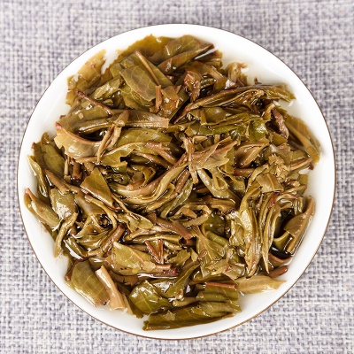 100克犀牛塘 易武古茶树 春茶 云南茶叶普洱生茶 茶饼