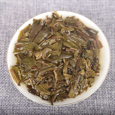 云南普洱茶生茶100克/饼春茶生茶饼饼茶易武弯弓普洱生茶茶叶